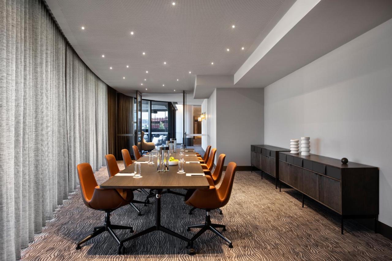 Melbourne Marriott Hotel Docklands Eksteriør bilde Meeting room