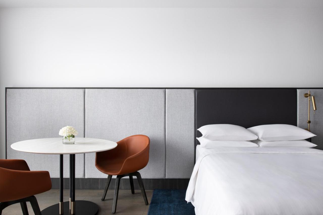 Melbourne Marriott Hotel Docklands Eksteriør bilde A room at the Hotel Americano