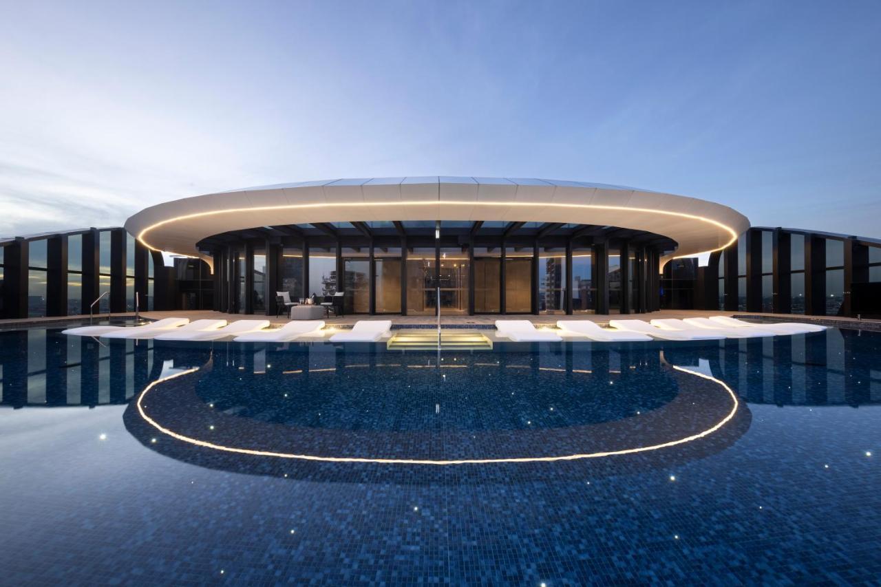 Melbourne Marriott Hotel Docklands Eksteriør bilde The Sky Pool at One Blackfriars