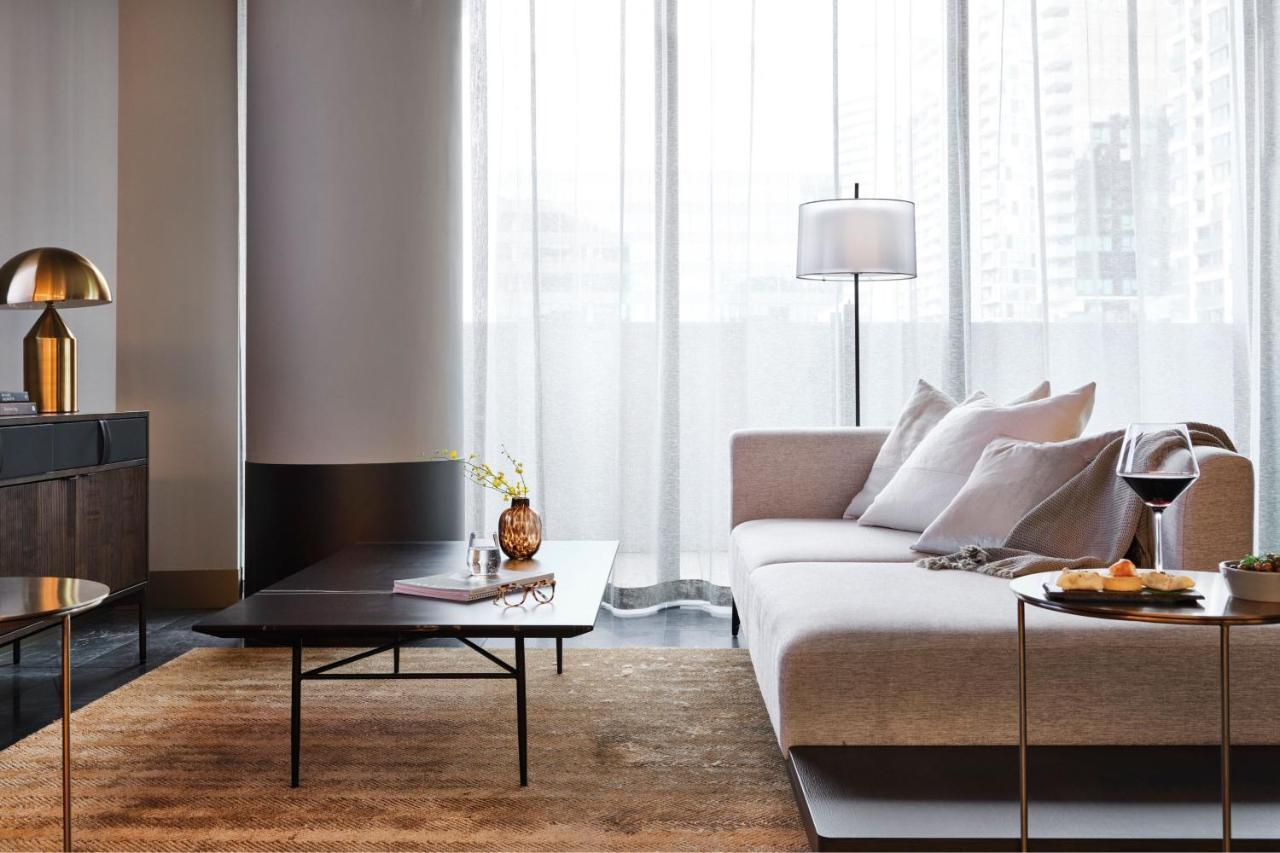 Melbourne Marriott Hotel Docklands Eksteriør bilde A living room in a private house