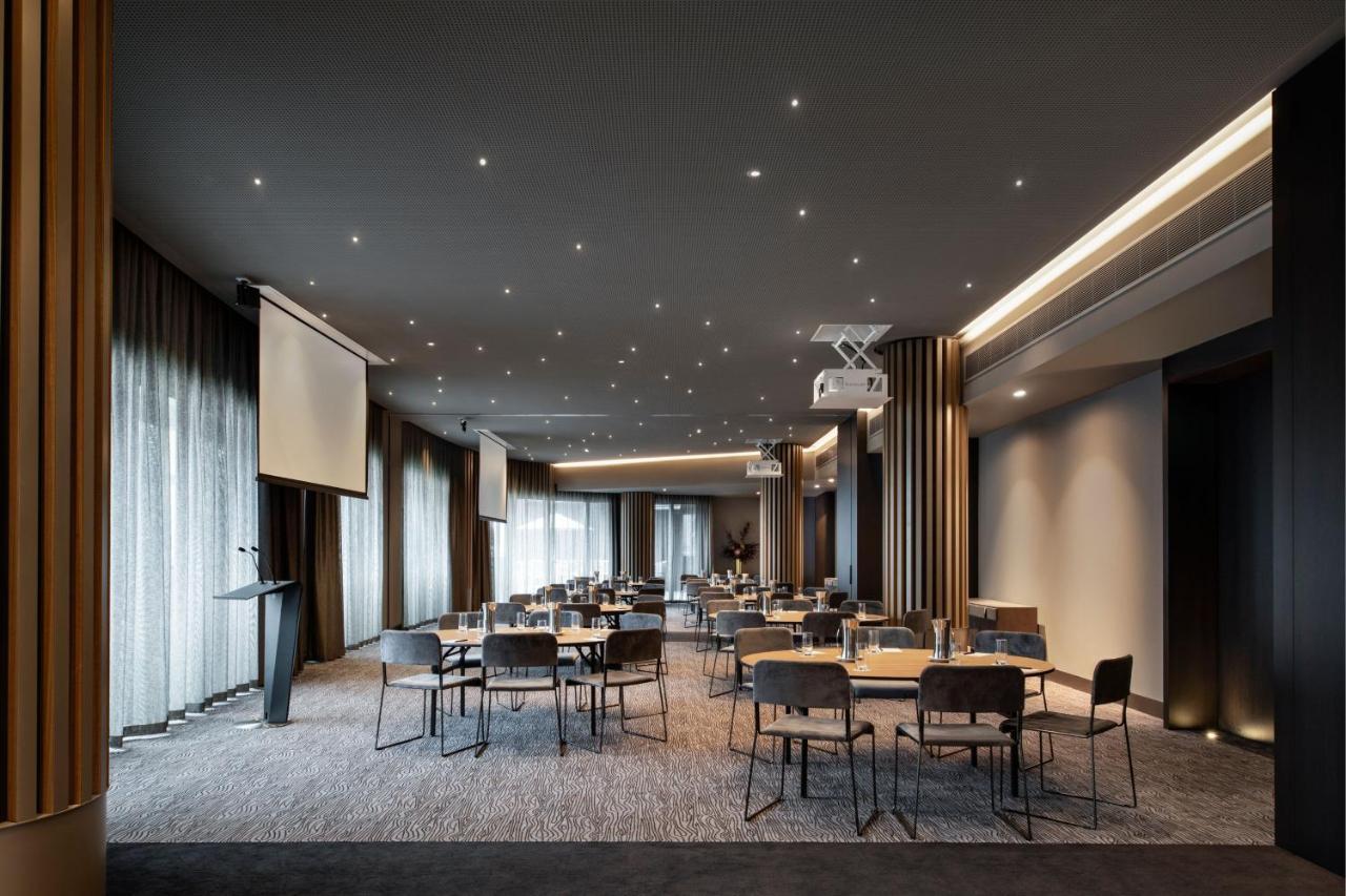 Melbourne Marriott Hotel Docklands Eksteriør bilde The meeting room