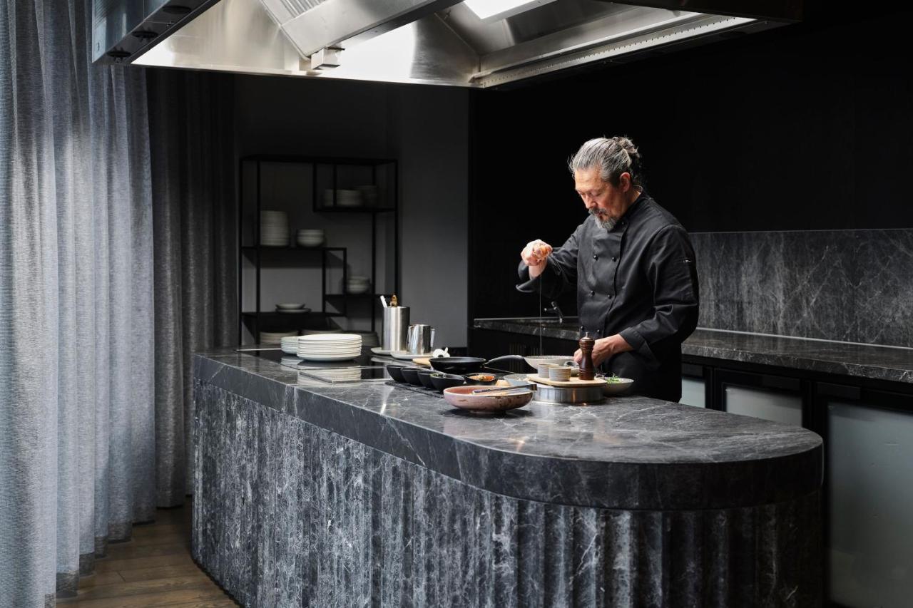 Melbourne Marriott Hotel Docklands Eksteriør bilde Chef Nobu Matsuhisa