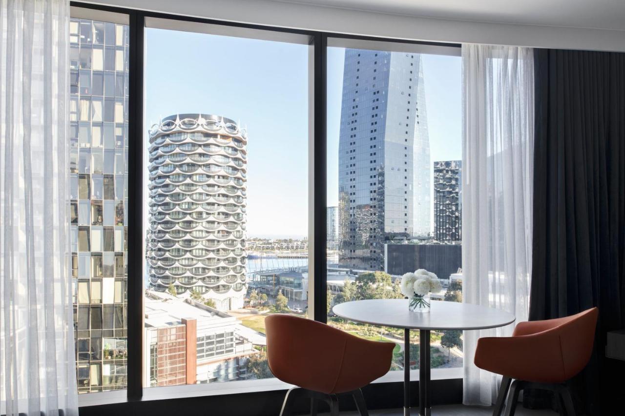 Melbourne Marriott Hotel Docklands Eksteriør bilde View from a typical apartment