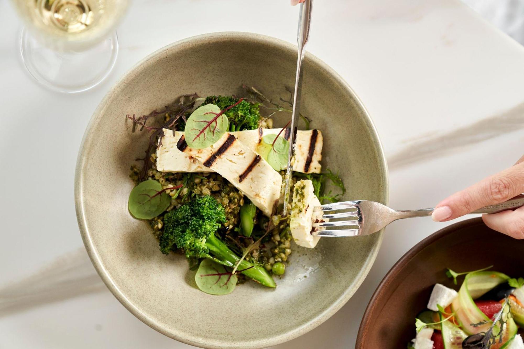 Melbourne Marriott Hotel Docklands Eksteriør bilde A salad with quinoa
