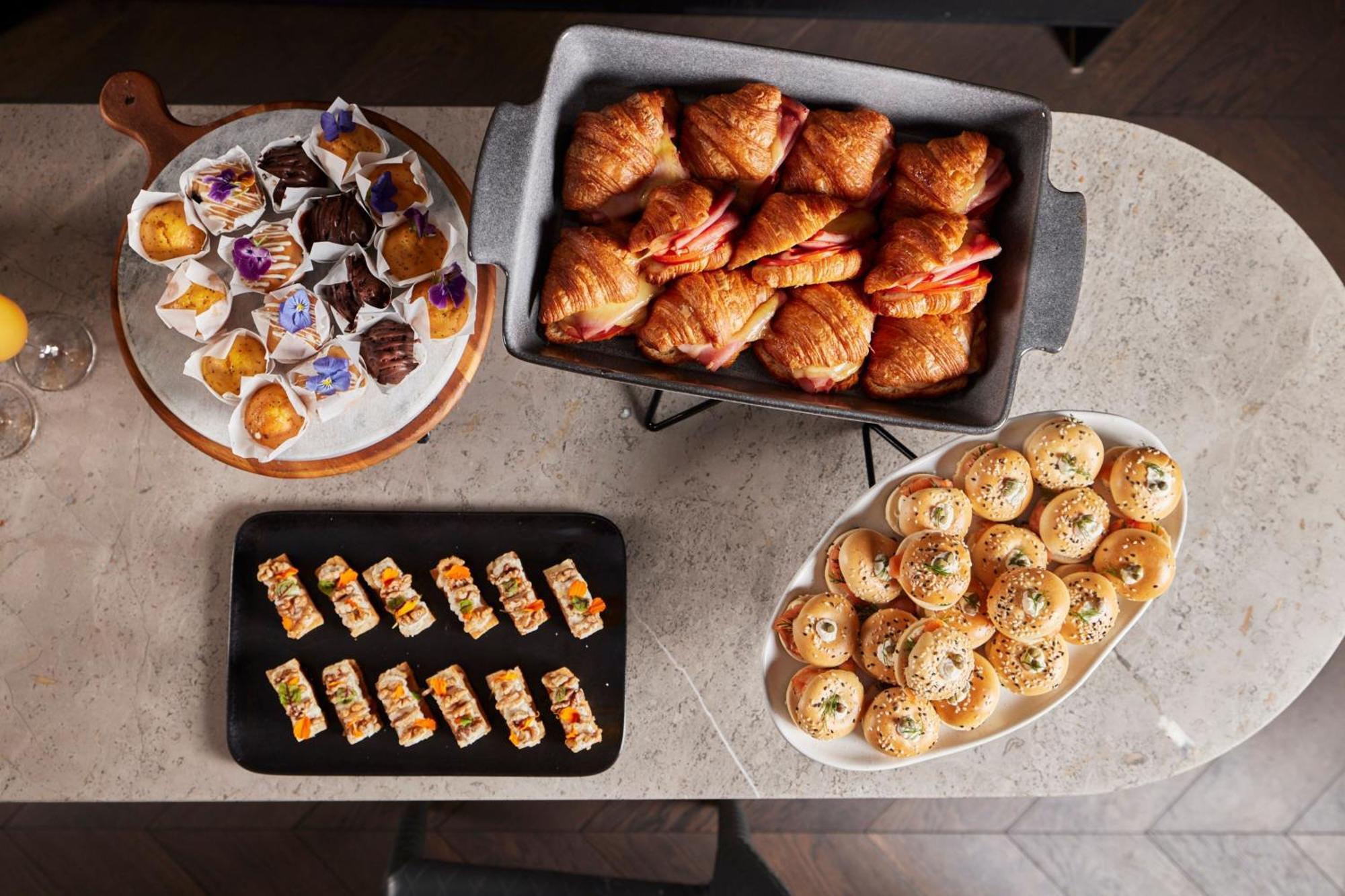 Melbourne Marriott Hotel Docklands Eksteriør bilde A selection of finger food
