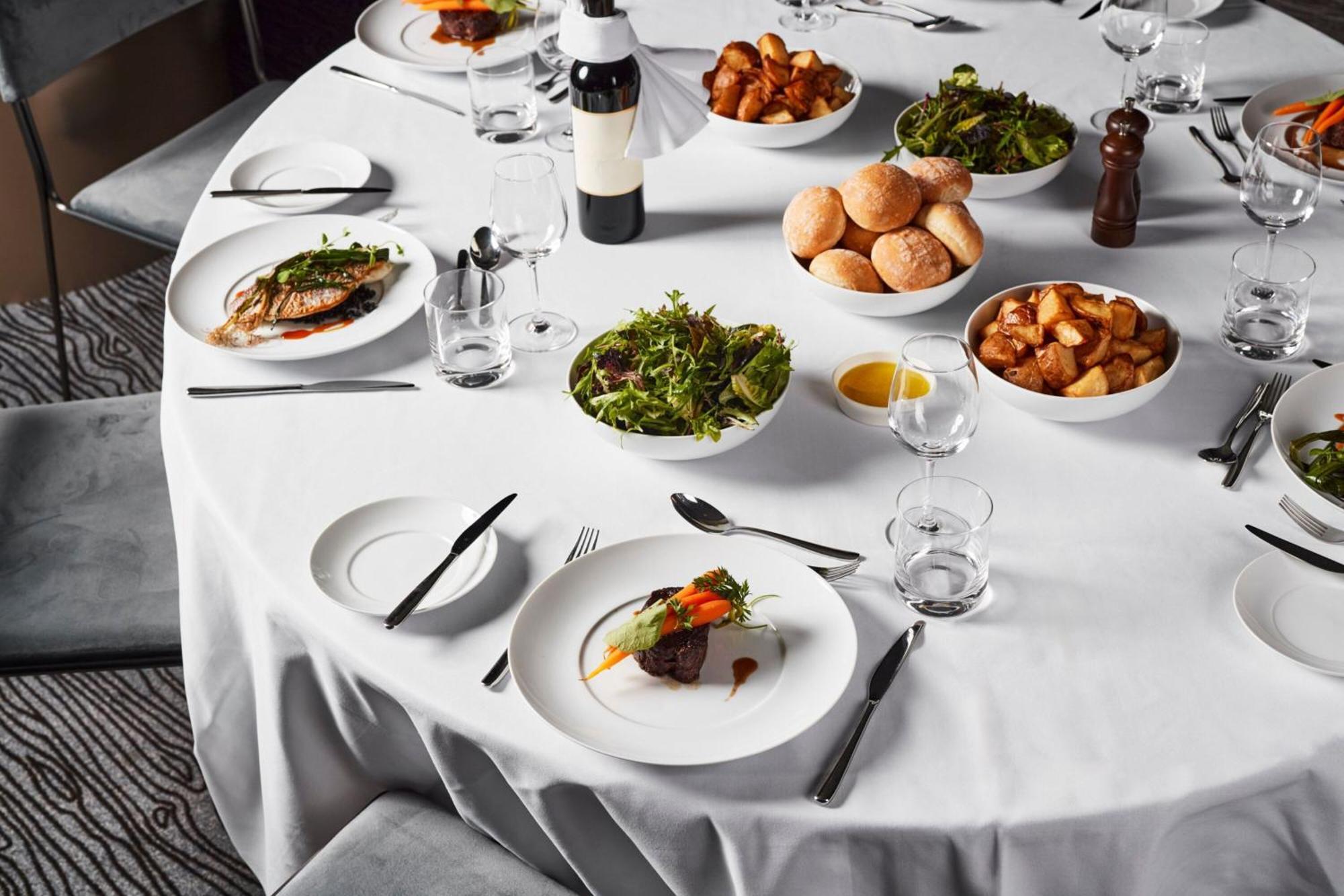 Melbourne Marriott Hotel Docklands Eksteriør bilde A table set for a formal dinner