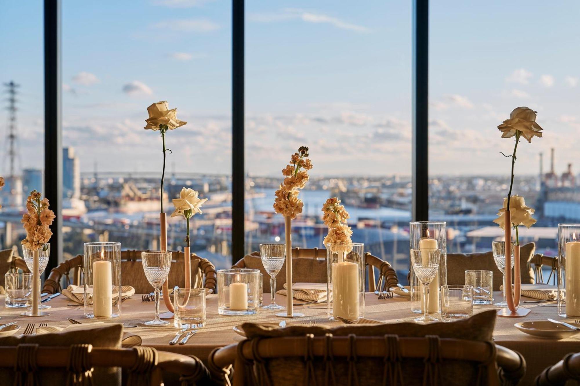 Melbourne Marriott Hotel Docklands Eksteriør bilde The view from the 360° Restaurant