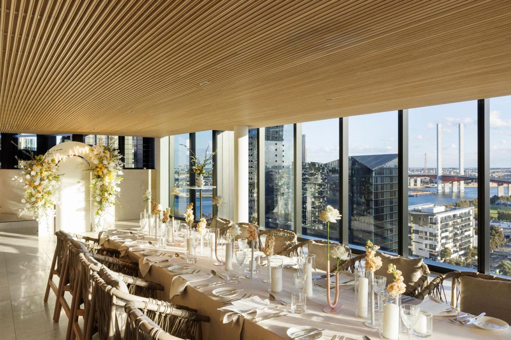 Melbourne Marriott Hotel Docklands Eksteriør bilde The Skylight